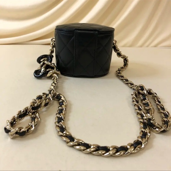 NFS Authentic Pre-owned CHANEL Lambskin Crossbody - Picture 2 of 12